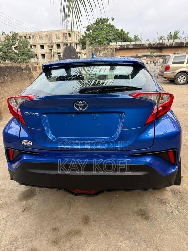 Toyota C-HR 2018 Blue