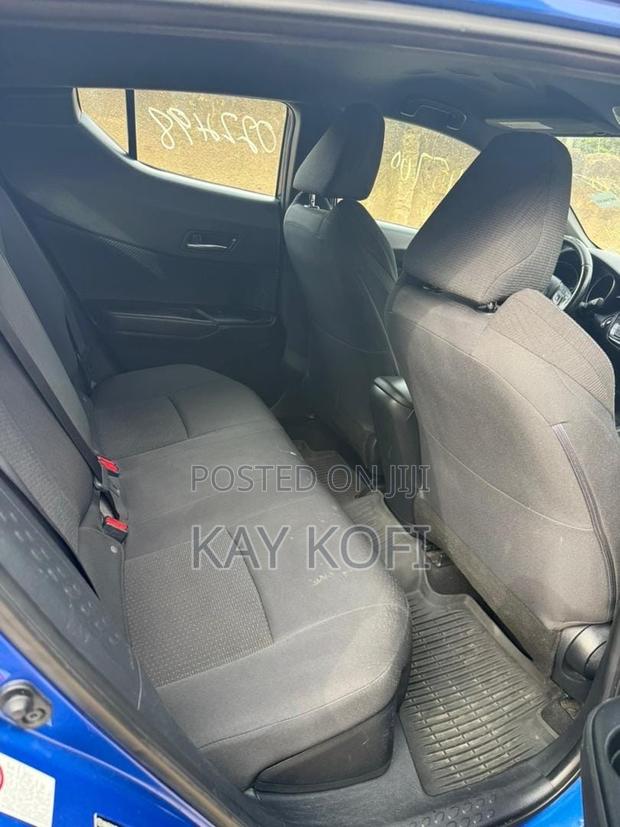 Toyota C-HR 2018 Blue