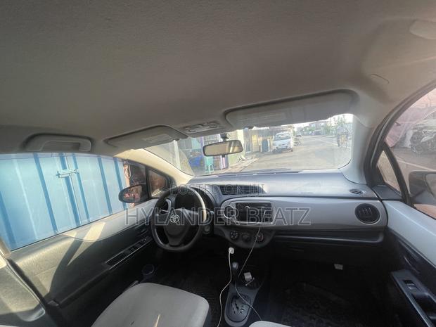 Toyota Vitz 1.0 FWD 3dr 2012 White