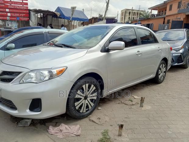 Toyota Corolla LE 4dr Sedan (1.8L 4cyl 4A) 2013 Silver