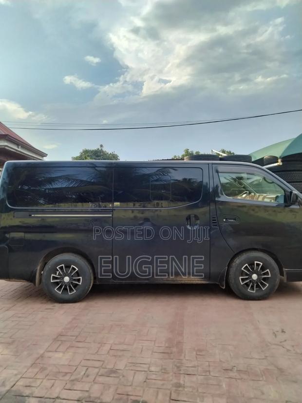 Nissan Caravan 2012 Black