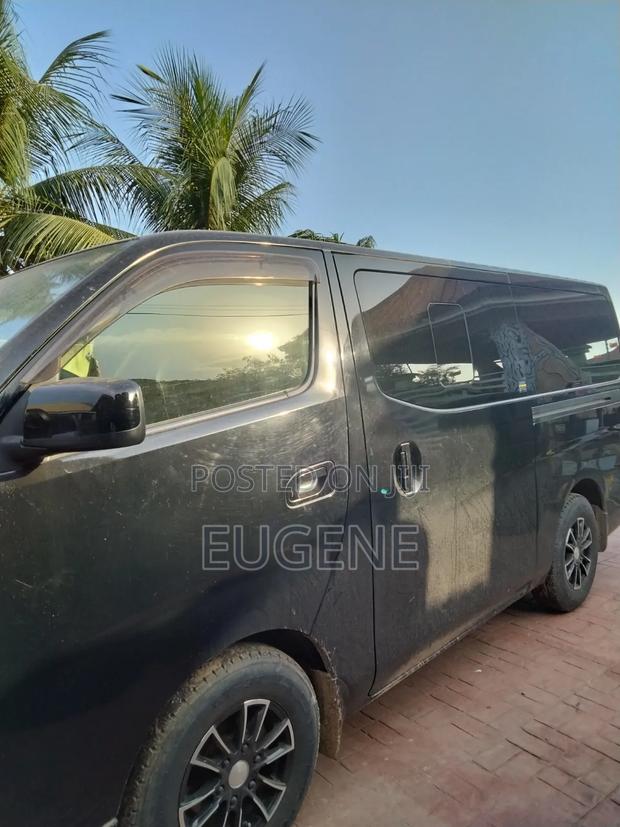 Nissan Caravan 2012 Black