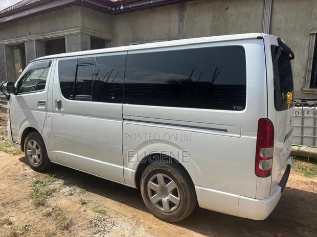 Toyota Fun Cargo 2012 White