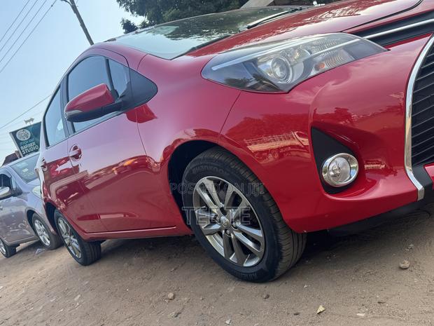 Toyota Yaris L Hatchback 5dr 2015 Red