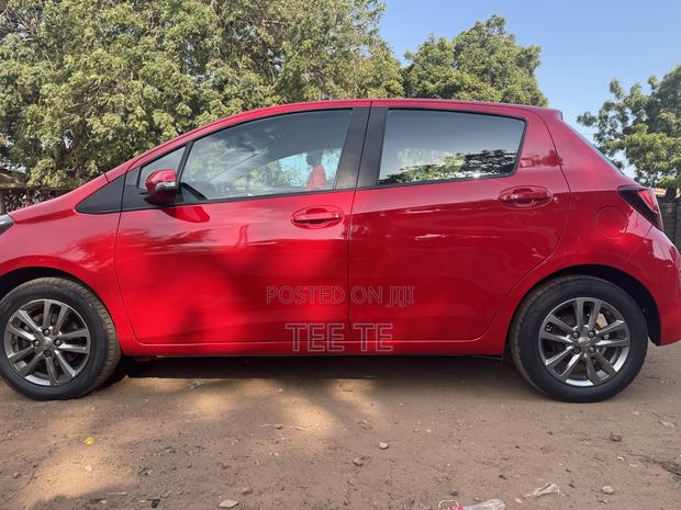Toyota Yaris L Hatchback 5dr 2015 Red
