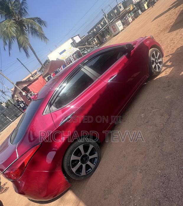 Hyundai Elantra Limited Sedan FWD (1.8L 4cyl 6A) 2013 Red