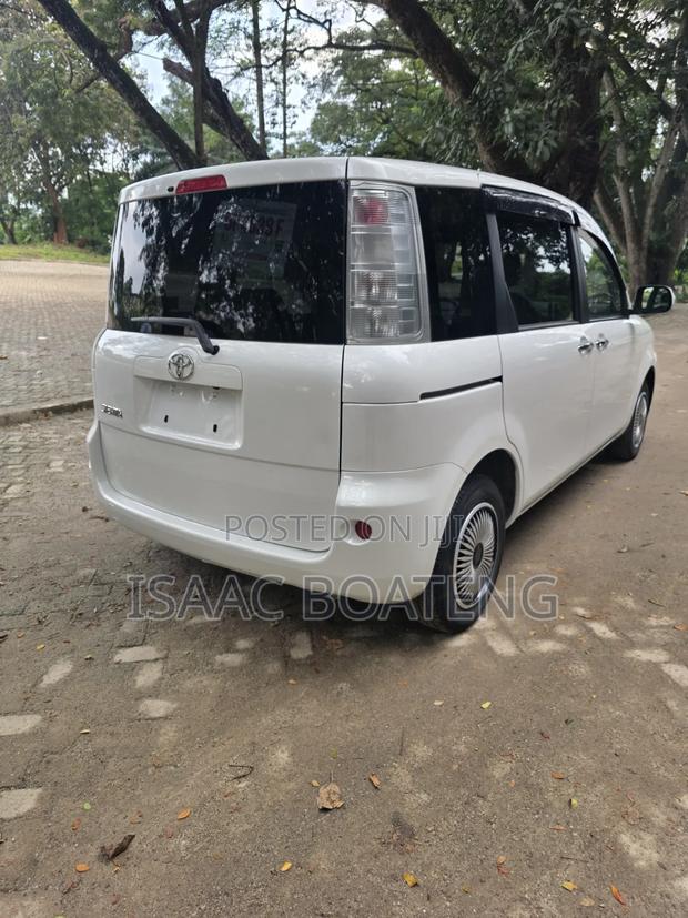 Toyota Sienta 1.5 AWD 2015 White
