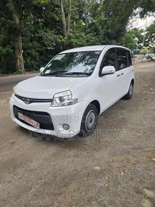 Toyota Sienta 1.5 AWD 2015 White