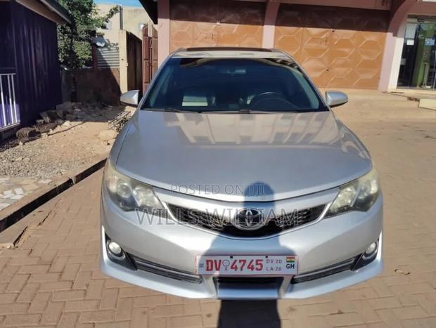 Toyota Camry SE 4dr Sedan (2.5L 4cyl 6A) 2014 Gray