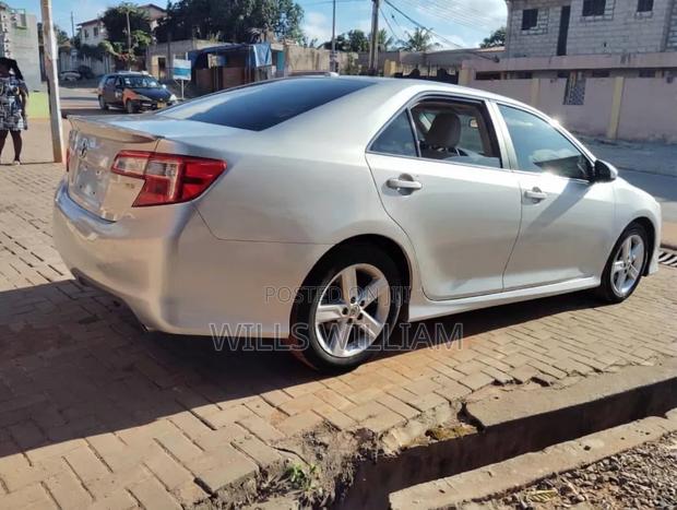 Toyota Camry SE 4dr Sedan (2.5L 4cyl 6A) 2014 Gray