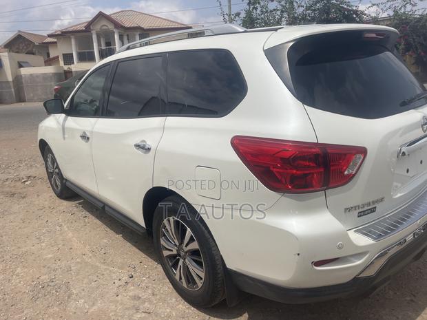 Nissan Pathfinder 2020 White