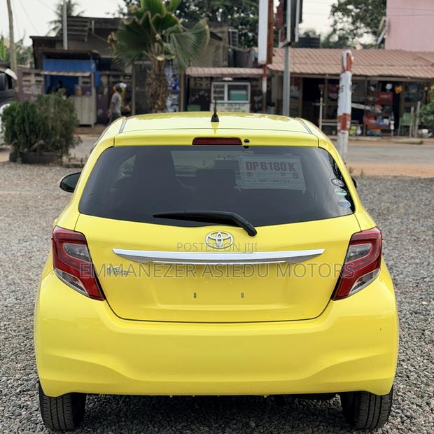 Toyota Vitz 1.3 FWD 5dr 2015 Yellow
