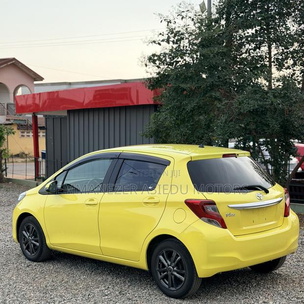 Toyota Vitz 1.3 FWD 5dr 2015 Yellow
