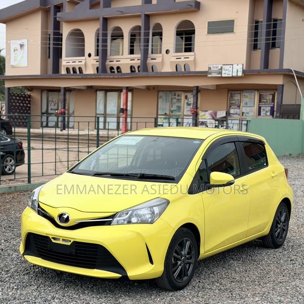 Toyota Vitz 1.3 FWD 5dr 2015 Yellow