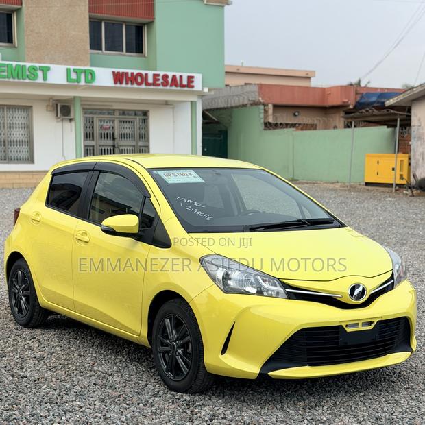 Toyota Vitz 1.3 FWD 5dr 2015 Yellow