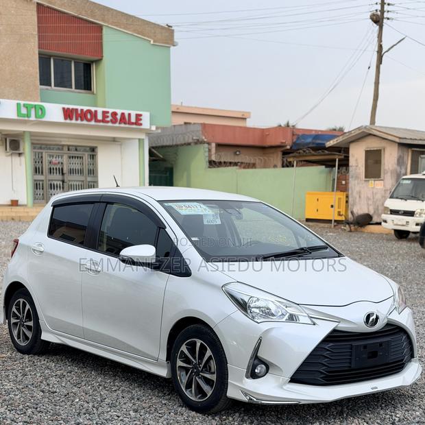 Toyota Vitz 1.3 FWD 5dr 2017 Pearl