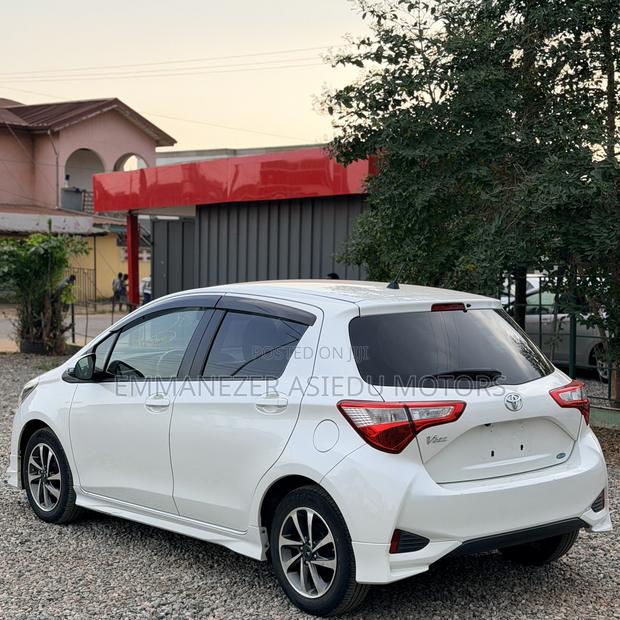 Toyota Vitz 1.3 FWD 5dr 2017 Pearl