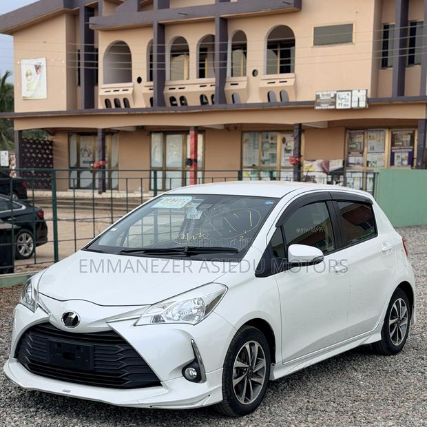 Toyota Vitz 1.3 FWD 5dr 2017 Pearl