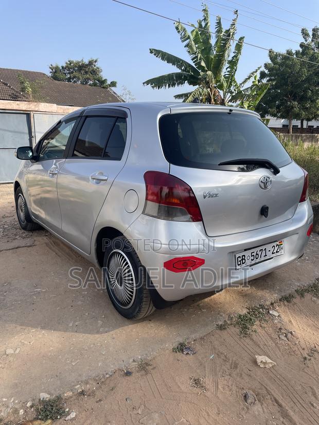 Toyota Vitz 2010 Silver
