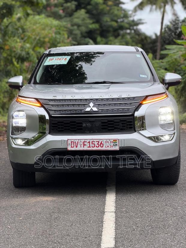 Mitsubishi Outlander 2022 Gray