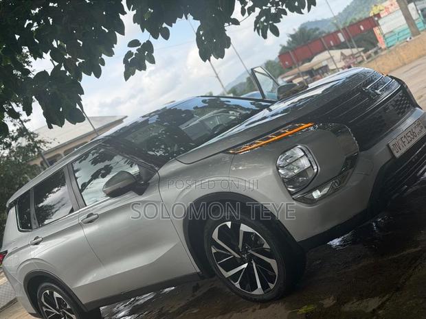 Mitsubishi Outlander 2022 Gray