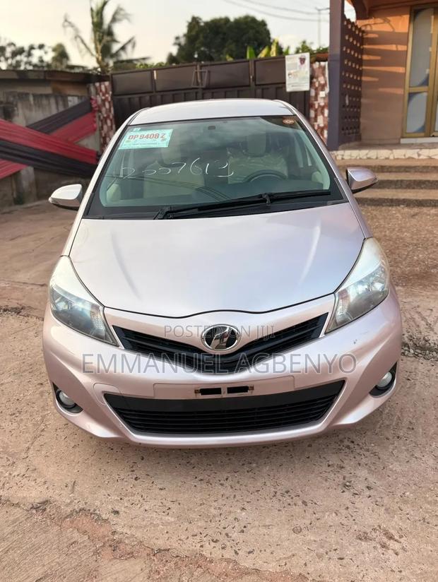 Toyota Vitz 1.3 AWD 5dr 2013 Pink