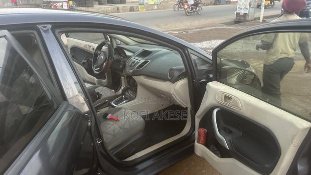 Ford Fiesta SE Hatchback 2012 Gray