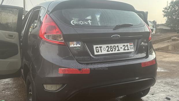 Ford Fiesta SE Hatchback 2012 Gray