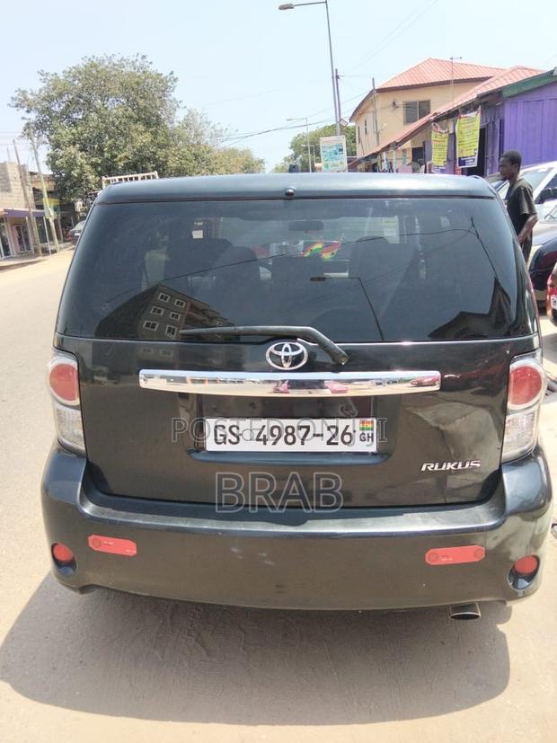 Toyota Raum 2010 Black
