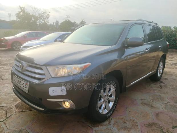Toyota Highlander Limited 2012 Gray