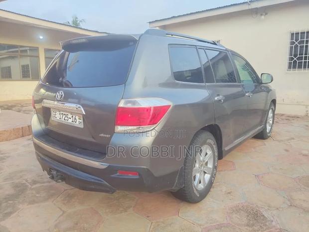 Toyota Highlander Limited 2012 Gray