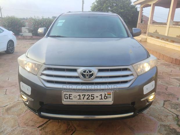 Toyota Highlander Limited 2012 Gray