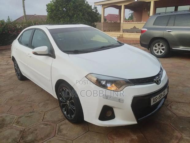 Toyota Corolla S Plus 4dr Sedan (1.8L 4cyl 6M) 2015 White
