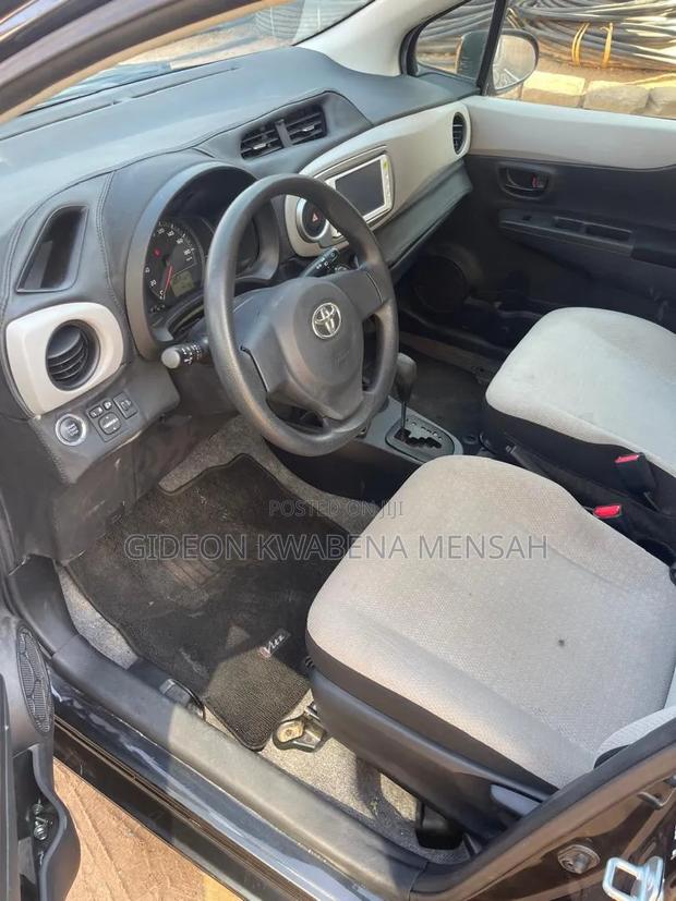 Toyota Vitz 1.5 FWD 5dr 2011 Black