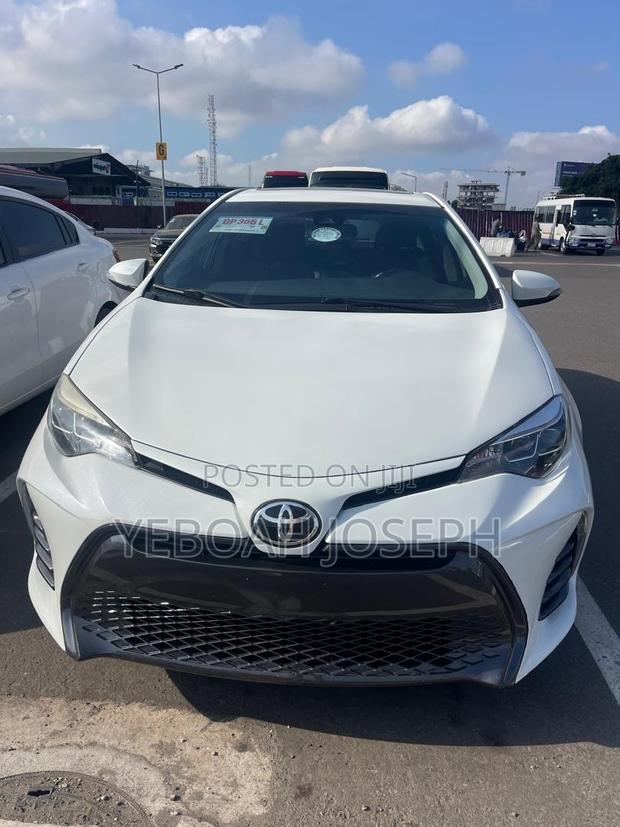 Toyota Corolla SE Special Edition 4dr Sedan (1.8L 4cyl CVT) 2017 White