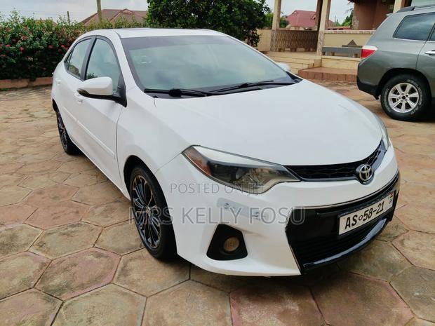 Toyota Corolla 2015 White