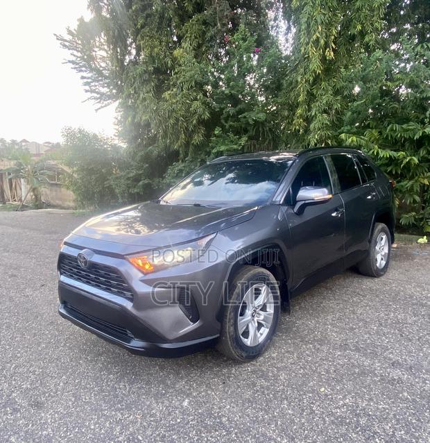 Toyota RAV4 LE 2022 Gray