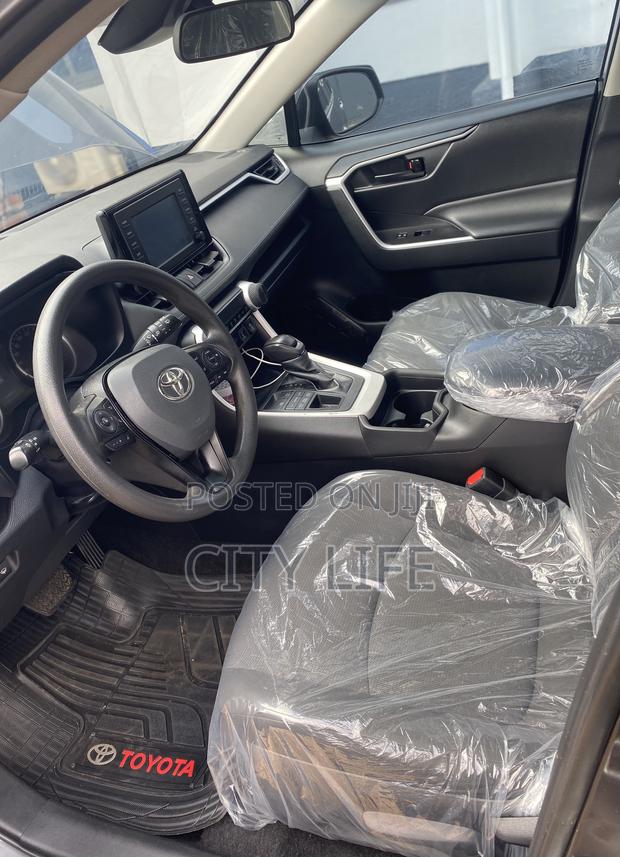 Toyota RAV4 LE 2022 Gray