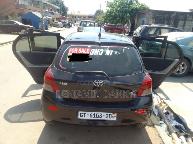 Toyota Vitz 2010 Black