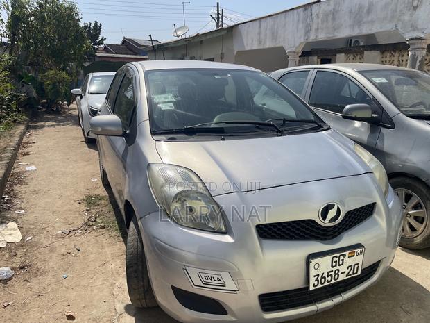 Toyota Vitz 1.0 FWD 3dr 2010 Silver
