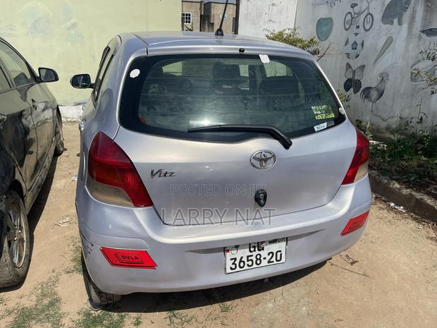 Toyota Vitz 1.0 FWD 3dr 2010 Silver