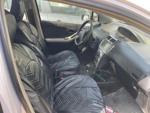 Toyota Vitz 1.0 FWD 3dr 2010 Silver
