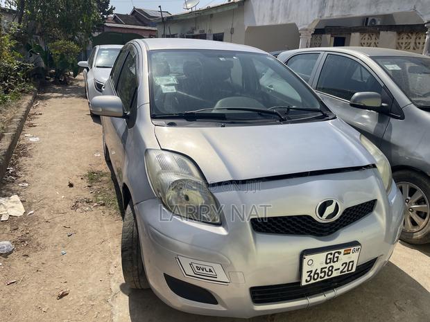 Toyota Vitz 1.0 FWD 3dr 2010 Silver