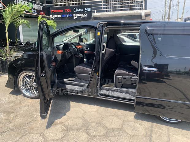 Toyota Alphard 2.4 Hybrid AWD 2013 Black