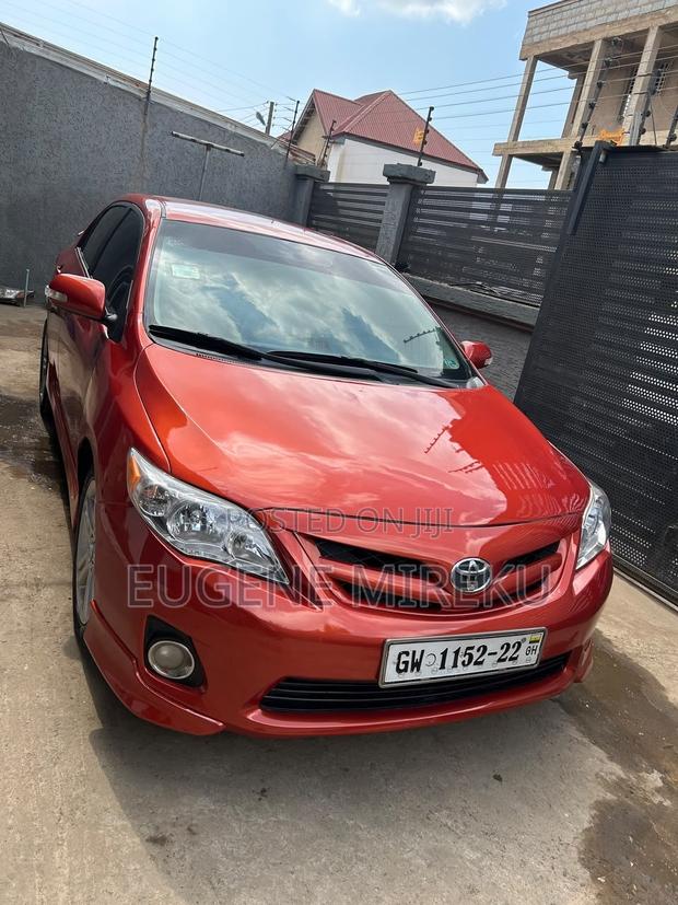 Toyota Corolla 2013 Orange