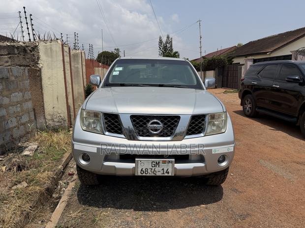 Nissan Navara 2014 Gray