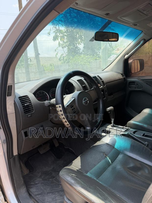 Nissan Navara 2014 Gray