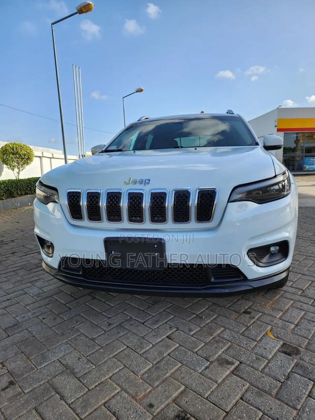 Jeep Cherokee Latitude Plus FWD 2019 White
