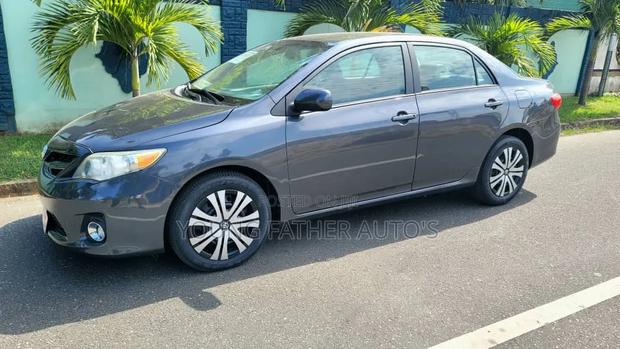 Toyota Corolla LE Special Edition 4dr Sedan (1.8L 4cyl 4A) 2013 Gray
