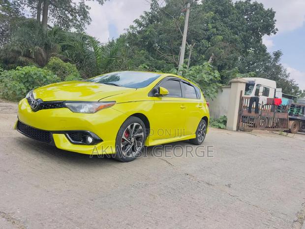 Toyota Corolla SE Special Edition 4dr Sedan (1.8L 4cyl CVT) 2017 Yellow